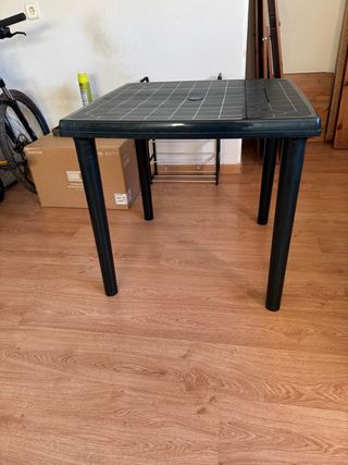 Mesa de jardín de plástico negra