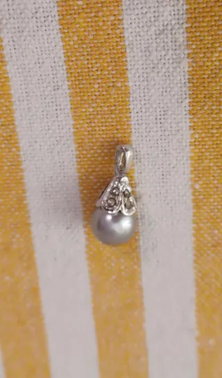 Ciondolo vintage anni '90 perla grigia