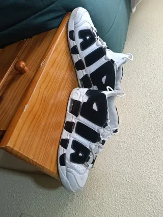 Nike Air More Uptempo Blancos y Negros