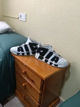 Nike Air More Uptempo Blancos y Negros