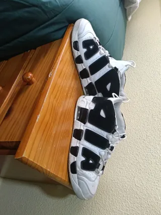 Nike Air More Uptempo Blancos y Negros