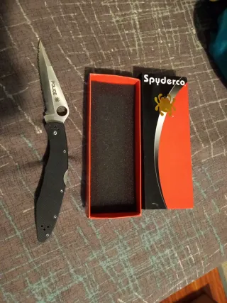 Navaja Spyderco Police Negra