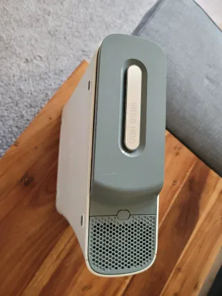 Xbox 360 Blanca + 2 Mandos + 4 Juegos