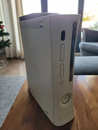 Xbox 360 Blanca + 2 Mandos + 4 Juegos