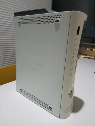 Xbox 360 Blanca + 2 Mandos + 4 Juegos