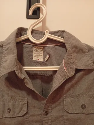 Polo/Camiseta Tommy Hilfiger Gris Talla M nuevo