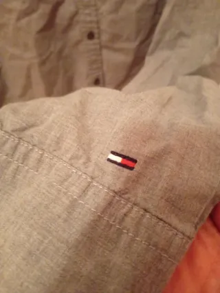 Polo/Camiseta Tommy Hilfiger Gris Talla M nuevo