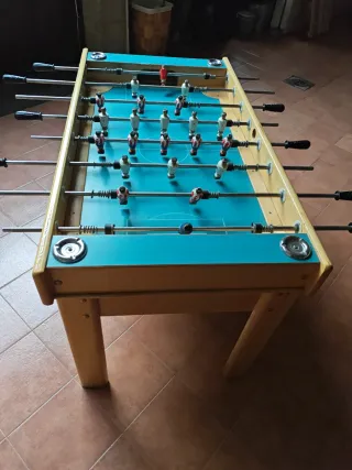 Futbolín de madera