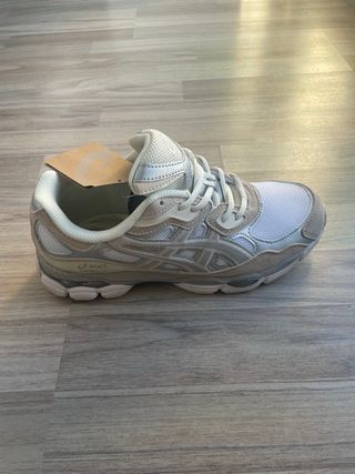 Zapatillas Asics NYC Beige, Blancas y Verdes