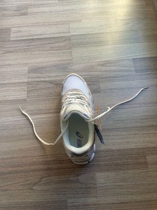 Zapatillas Asics NYC Beige, Blancas y Verdes