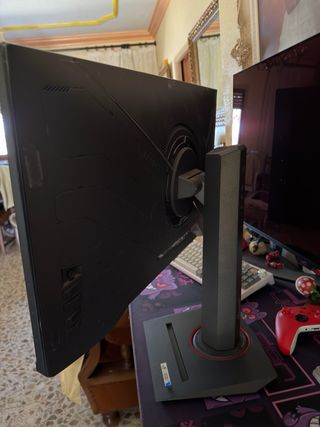 Monitor ASUS ROG Strix 27 pulg, 2560x1440, 180 Hz.