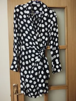 Vestido negro lunares blanco