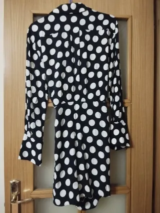 Vestido negro lunares blanco