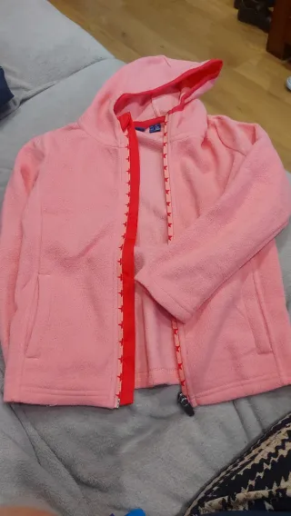 Manoplas, chaqueta polar y botas