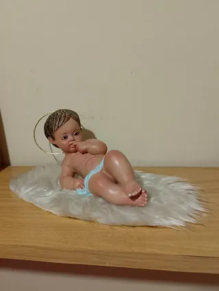 Niño Jesús con halo y manta