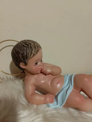 Niño Jesús con halo y manta
