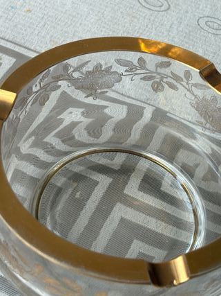 Cenicero antiguo cristal dorado floral