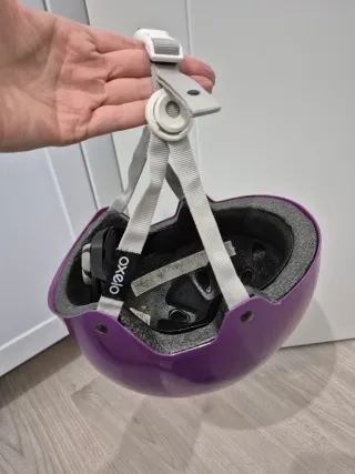 Casco morado para patines