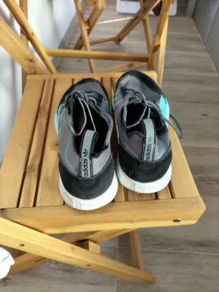 Tenis Adidas grises y azules