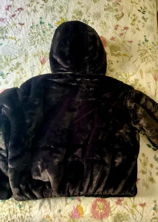 Cazadora bomber negra piel sintética