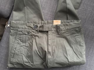 Pantalón pinzas verde Álvaro Moreno