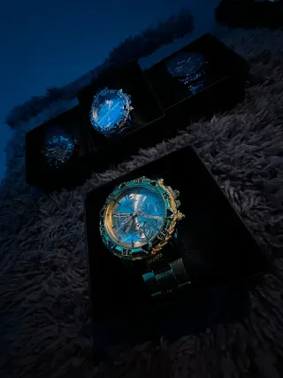 Relojes elegantes oro y verde (unidad 26)