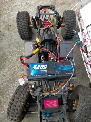 Coche RC Crawler con extras