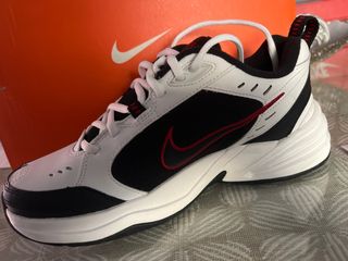 Zapatillas Nike Air Monarch Blancas y Negras