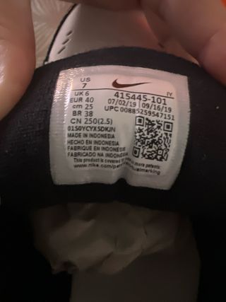 Zapatillas Nike Air Monarch Blancas y Negras