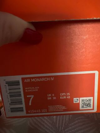 Zapatillas Nike Air Monarch Blancas y Negras