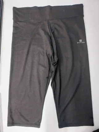 Mallas cortas Domyos negras hasta la rodilla