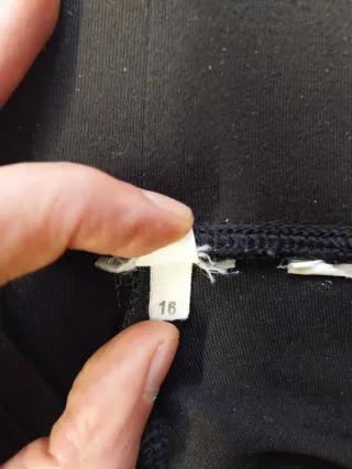 Mallas cortas Domyos negras hasta la rodilla