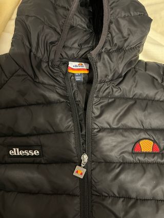 Chaquetón acolchada Ellesse negra