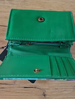 Cartera Desigual verde con estampado floral