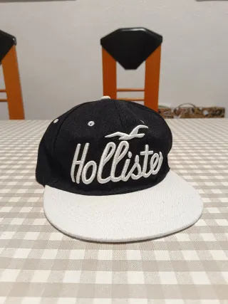 Gorra Hollister Negra y Blanca