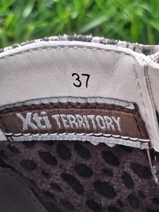 Botines efecto piel serpiente