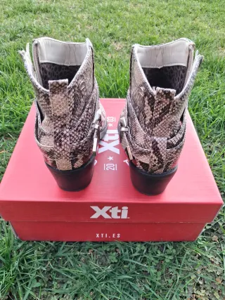 Botines efecto piel serpiente