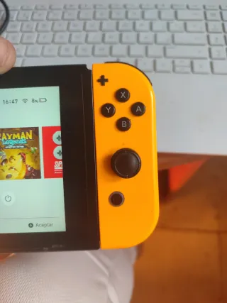 Nintendo Switch Morado y Amarillo