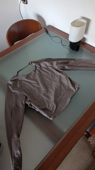Top gris manga larga