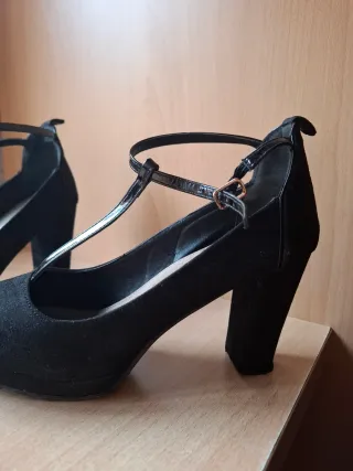 Zapatos negros tacón T-Strap