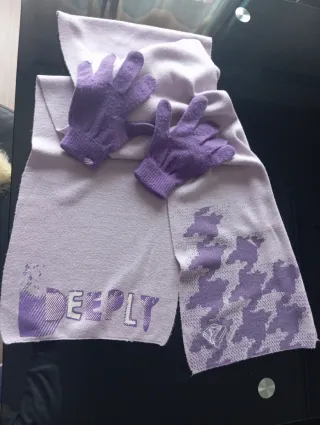 Conjunto bufanda y guantes morados