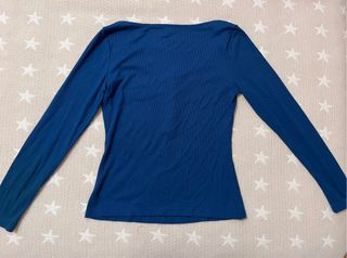 Camiseta azul manga larga con botones