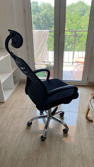 Silla de oficina ergonómica negra