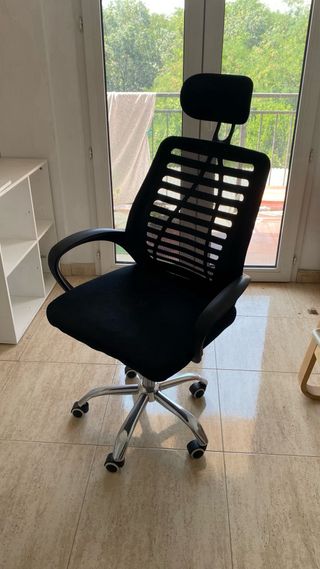 Silla de oficina ergonómica negra