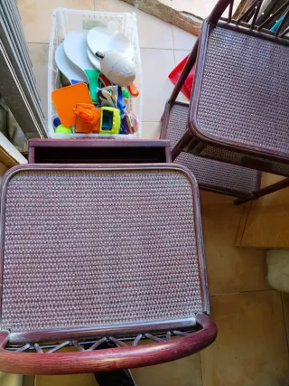 Mesitas de noche de ratán y madera