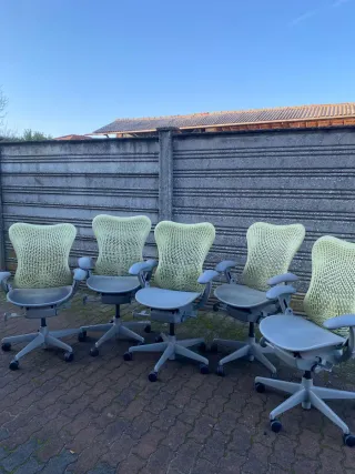 5 Poltrone Herman Miller Mirra 2
