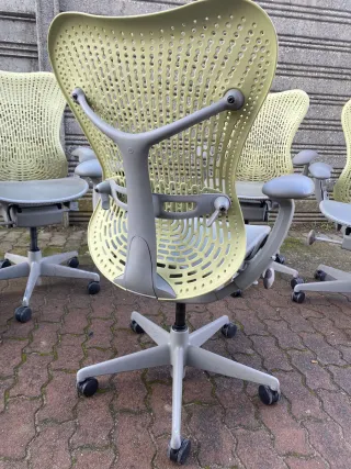 5 Poltrone Herman Miller Mirra 2