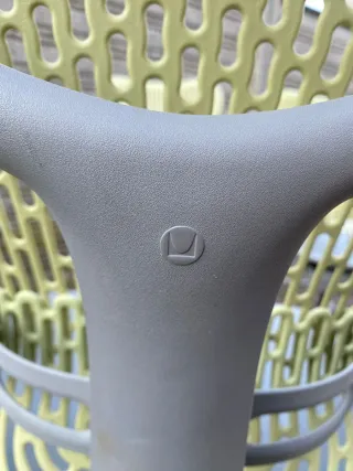 5 Poltrone Herman Miller Mirra 2