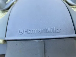 5 Poltrone Herman Miller Mirra 2