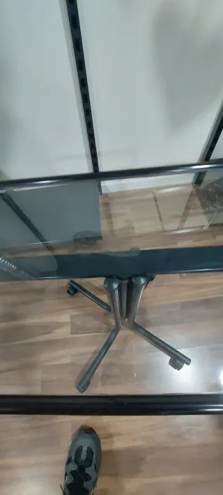 Mesa auxiliar giratoria cristal y metal